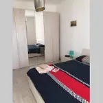 Grand F2 60mq Centre Antibes, Proche Plages, Commerces, 2 Balcons, Parking, Train, Bus, Deco Vintage, Pet Friendly *