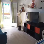 Grand F2 60mq Centre Antibes, Proche Plages, Commerces, 2 Balcons, Parking, Train, Bus, Deco Vintage, Pet Friendly