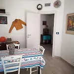 Grand F2 60mq Centre Antibes, Proche Plages, Commerces, 2 Balcons, Parking, Train, Bus, Deco Vintage, Pet Friendly