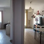 Grand F2 60mq Centre Antibes, Proche Plages, Commerces, 2 Balcons, Parking, Train, Bus, Deco Vintage, Pet Friendly Апартаменты *