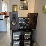 Grand F2 60mq Centre Antibes, Proche Plages, Commerces, 2 Balcons, Parking, Train, Bus, Deco Vintage, Pet Friendly Апартаменты *