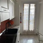 Апартаменты Grand F2 60mq Centre Antibes, Proche Plages, Commerces, 2 Balcons, Parking, Train, Bus, Deco Vintage, Pet Friendly Антиб