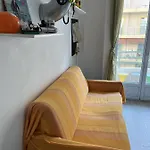 Grand F2 60mq Centre Antibes, Proche Plages, Commerces, 2 Balcons, Parking, Train, Bus, Deco Vintage, Pet Friendly Апартаменты