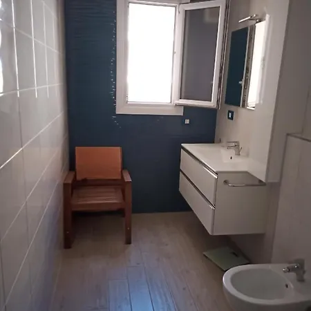 Grand F2 Antibes: Vintage Charm, Proximity & Pet-friendly *