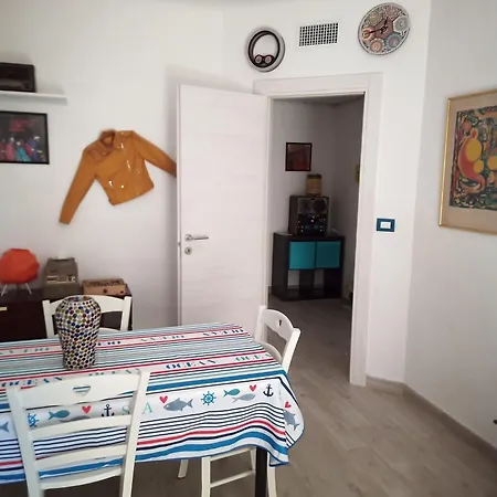Grand F2 60mq Centre Antibes, Proche Plages, Commerces, 2 Balcons, Parking, Train, Bus, Deco Vintage, Pet Friendly