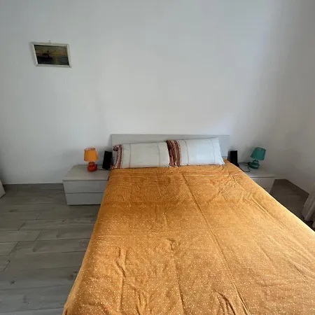 Grand F2 Antibes: Vintage Charm, Proximity & Pet-friendly Apartment Antibes