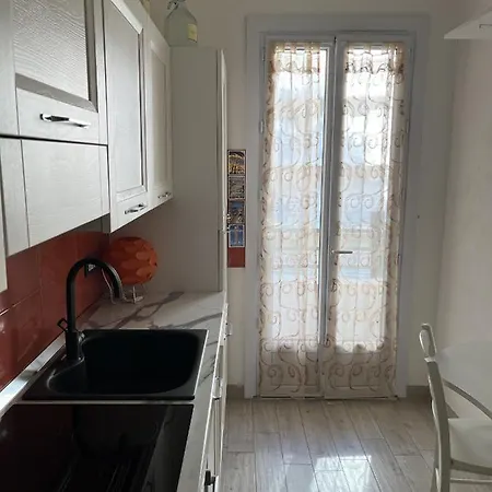 Apartment Grand F2 Antibes: Vintage Charm, Proximity & Pet-friendly Antibes