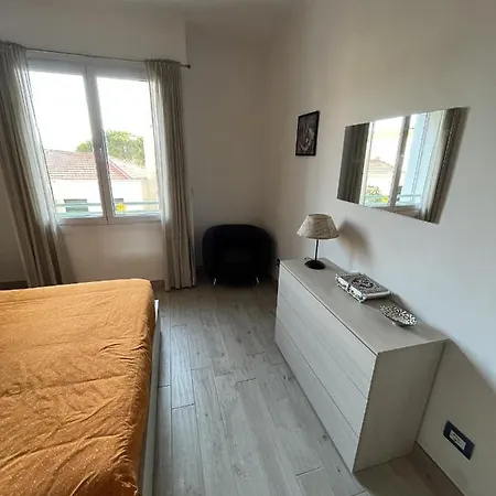 Grand F2 Antibes: Vintage Charm, Proximity & Pet-friendly *