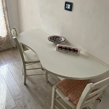 Grand F2 Antibes: Vintage Charm, Proximity & Pet-friendly Apartment