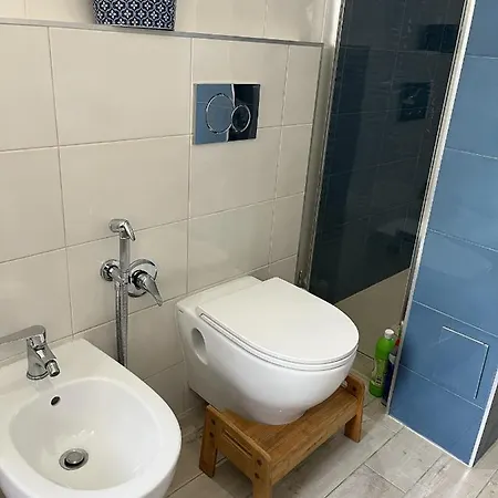 Grand F2 Antibes: Vintage Charm, Proximity & Pet-friendly