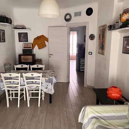 Grand F2 60mq Centre Antibes, Proche Plages, Commerces, 2 Balcons, Parking, Train, Bus, Deco Vintage, Pet Friendly Апартаменты Антиб