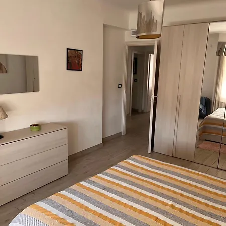 Grand F2 60mq Centre Antibes, Proche Plages, Commerces, 2 Balcons, Parking, Train, Bus, Deco Vintage, Pet Friendly * Антиб