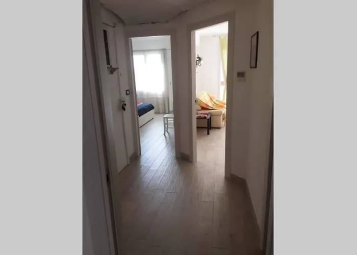 Grand F2 60mq Centre Antibes, Proche Plages, Commerces, 2 Balcons, Parking, Train, Bus, Deco Vintage, Pet Friendly Antibes