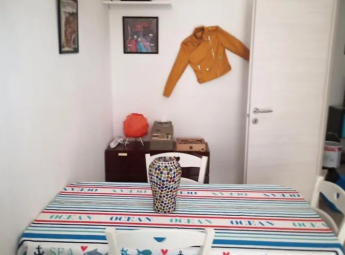 Grand F2 60mq Centre Antibes, Proche Plages, Commerces, 2 Balcons, Parking, Train, Bus, Deco Vintage, Pet Friendly Appartement Antibes