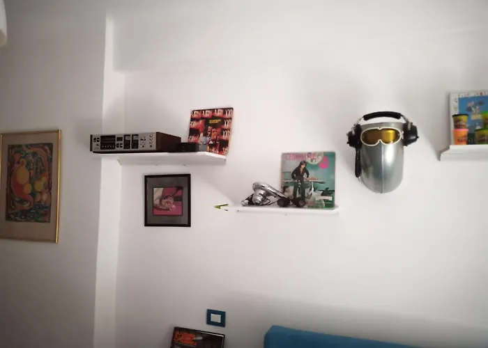 Grand F2 60mq Centre Antibes, Proche Plages, Commerces, 2 Balcons, Parking, Train, Bus, Deco Vintage, Pet Friendly Appartement *