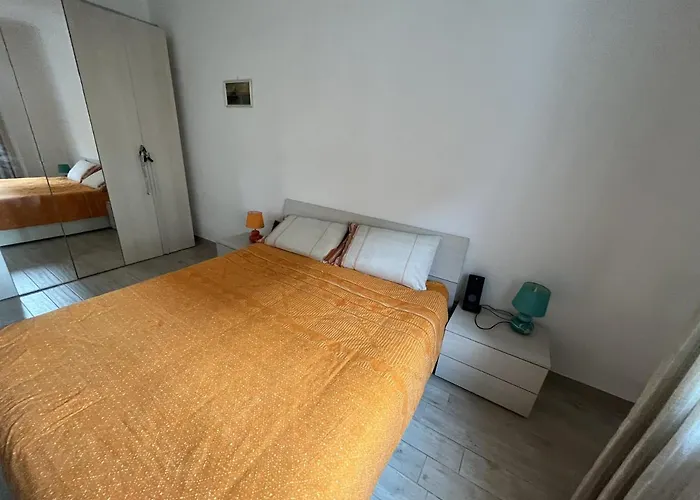 Grand F2 60mq Centre Antibes, Proche Plages, Commerces, 2 Balcons, Parking, Train, Bus, Deco Vintage, Pet Friendly Appartement