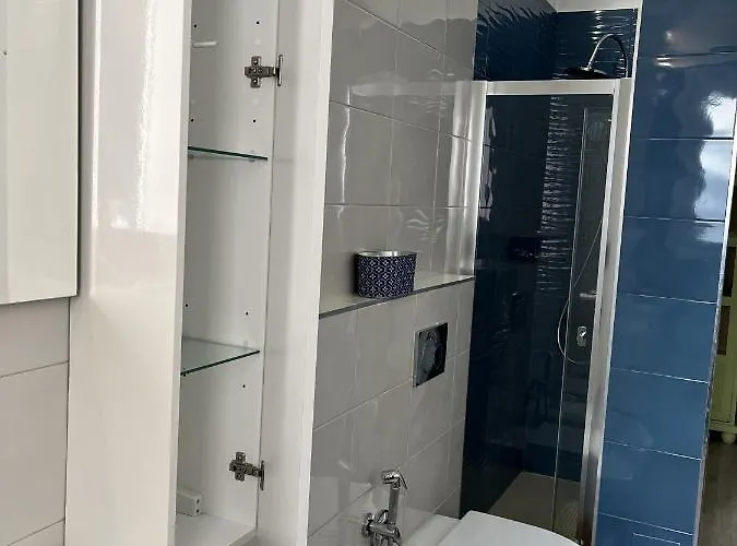 Grand F2 60mq Centre Antibes, Proche Plages, Commerces, 2 Balcons, Parking, Train, Bus, Deco Vintage, Pet Friendly * Antibes