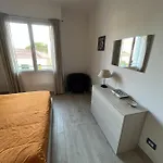 Grand F2 60mq Centre Antibes, Proche Plages, Commerces, 2 Balcons, Parking, Train, Bus, Deco Vintage, Pet Friendly *
