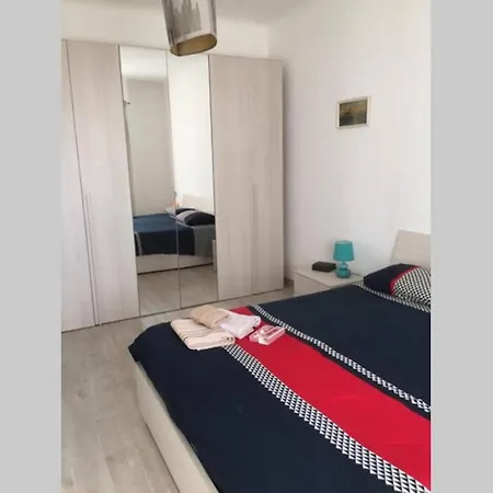 Grand F2 60mq Centre Antibes, Proche Plages, Commerces, 2 Balcons, Parking, Train, Bus, Deco Vintage, Pet Friendly *