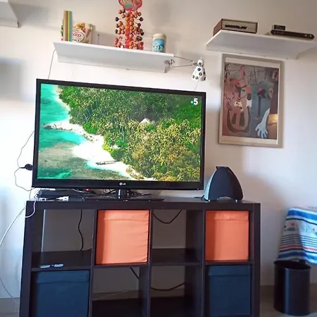 Apartment Grand F2 60mq Centre Antibes, Proche Plages, Commerces, 2 Balcons, Parking, Train, Bus, Deco Vintage, Pet Friendly