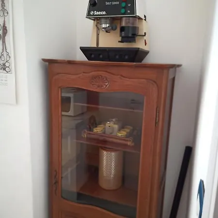 Grand F2 60mq Centre Antibes, Proche Plages, Commerces, 2 Balcons, Parking, Train, Bus, Deco Vintage, Pet Friendly