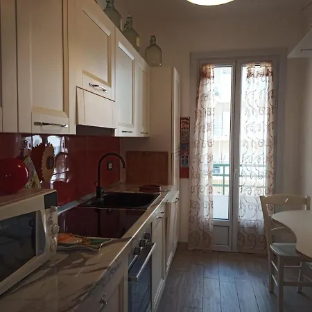 Grand F2 60mq Centre Antibes, Proche Plages, Commerces, 2 Balcons, Parking, Train, Bus, Deco Vintage, Pet Friendly * Antibes