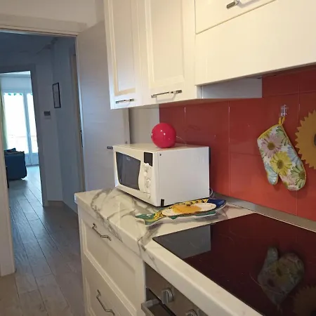 Grand F2 60mq Centre Antibes, Proche Plages, Commerces, 2 Balcons, Parking, Train, Bus, Deco Vintage, Pet Friendly *