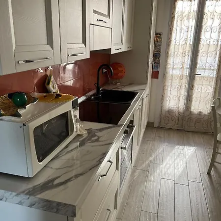 Apartment Grand F2 60mq Centre Antibes, Proche Plages, Commerces, 2 Balcons, Parking, Train, Bus, Deco Vintage, Pet Friendly Antibes