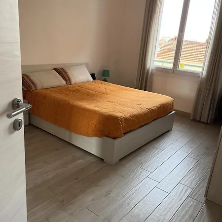 Grand F2 60mq Centre Antibes, Proche Plages, Commerces, 2 Balcons, Parking, Train, Bus, Deco Vintage, Pet Friendly Antibes
