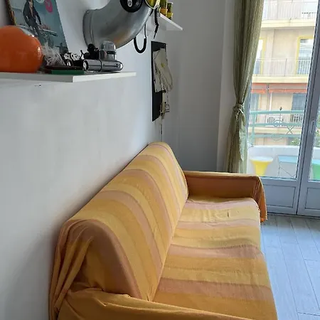 Grand F2 60mq Centre Antibes, Proche Plages, Commerces, 2 Balcons, Parking, Train, Bus, Deco Vintage, Pet Friendly Apartamento