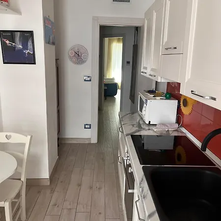 Grand F2 60mq Centre Antibes, Proche Plages, Commerces, 2 Balcons, Parking, Train, Bus, Deco Vintage, Pet Friendly