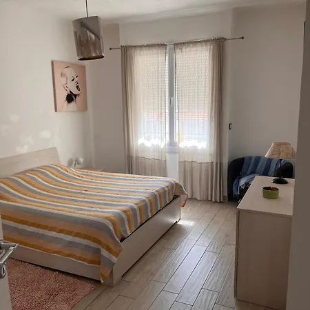 Grand F2 60mq Centre Antibes, Proche Plages, Commerces, 2 Balcons, Parking, Train, Bus, Deco Vintage, Pet Friendly Apartamento Antibes