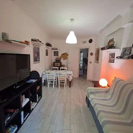 Apartamento Grand F2 60mq Centre Antibes, Proche Plages, Commerces, 2 Balcons, Parking, Train, Bus, Deco Vintage, Pet Friendly Antibes