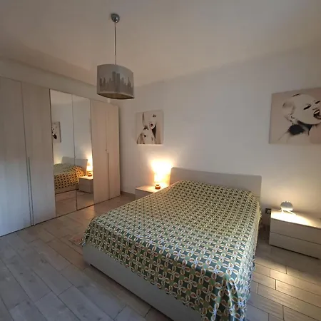 Grand F2 60mq Centre Antibes, Proche Plages, Commerces, 2 Balcons, Parking, Train, Bus, Deco Vintage, Pet Friendly Antibes