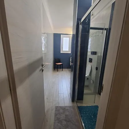 Grand F2 60mq Centre Antibes, Proche Plages, Commerces, 2 Balcons, Parking, Train, Bus, Deco Vintage, Pet Friendly