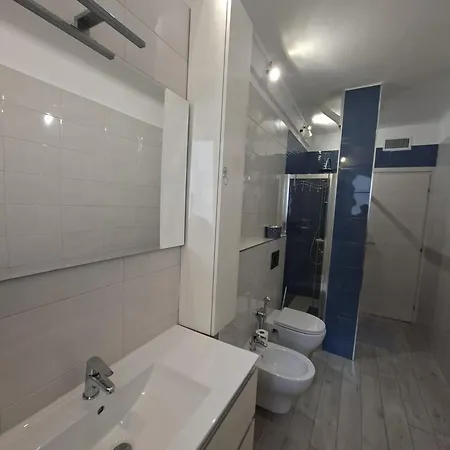 Apartamento Grand F2 60mq Centre Antibes, Proche Plages, Commerces, 2 Balcons, Parking, Train, Bus, Deco Vintage, Pet Friendly