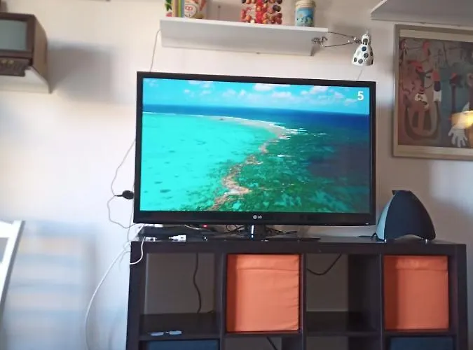 Apartment Grand F2 Antibes: Vintage Charm, Proximity & Pet-friendly Antibes