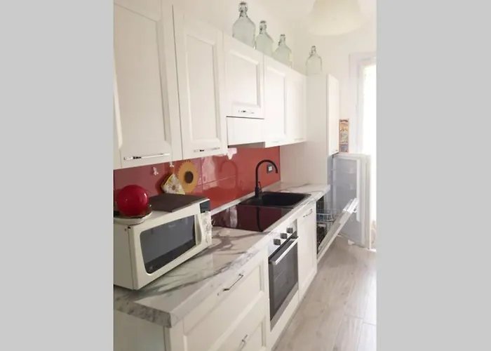 Grand F2 Antibes: Vintage Charm, Proximity & Pet-friendly Apartment Antibes