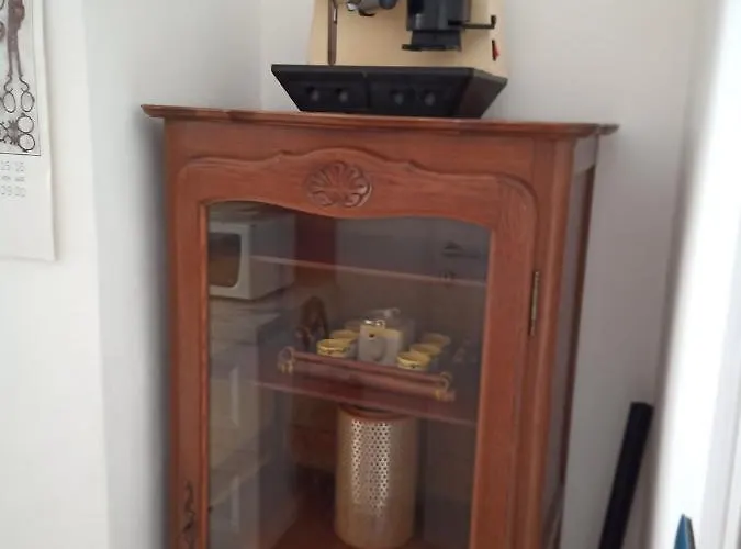 Grand F2 Antibes: Vintage Charm, Proximity & Pet-friendly