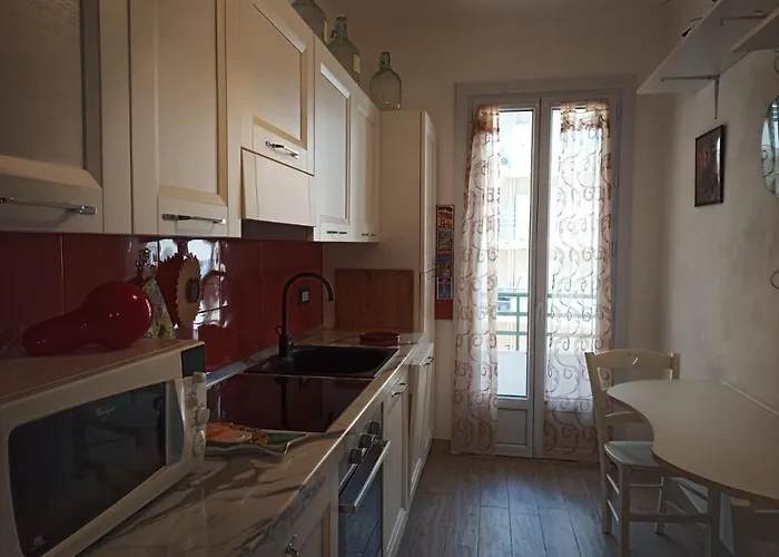 Grand F2 Antibes: Vintage Charm, Proximity & Pet-friendly * Antibes