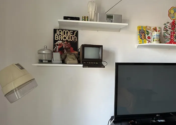 Grand F2 Antibes: Vintage Charm, Proximity & Pet-friendly *