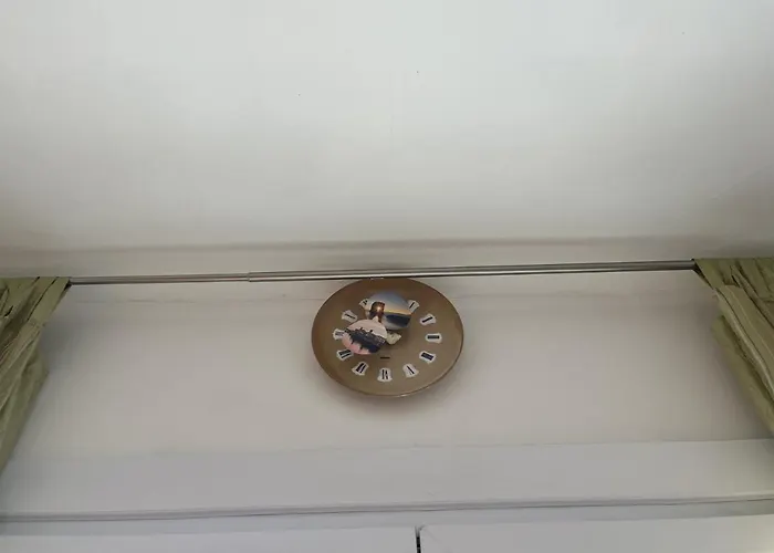 Grand F2 Antibes: Vintage Charm, Proximity & Pet-friendly *