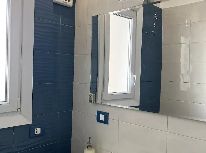 Grand F2 60mq Centre Antibes, Proche Plages, Commerces, 2 Balcons, Parking, Train, Bus, Deco Vintage, Pet Friendly Antibes