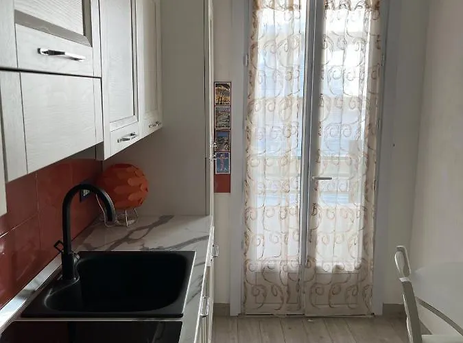 Apartment Grand F2 Antibes: Vintage Charm, Proximity & Pet-friendly Antibes