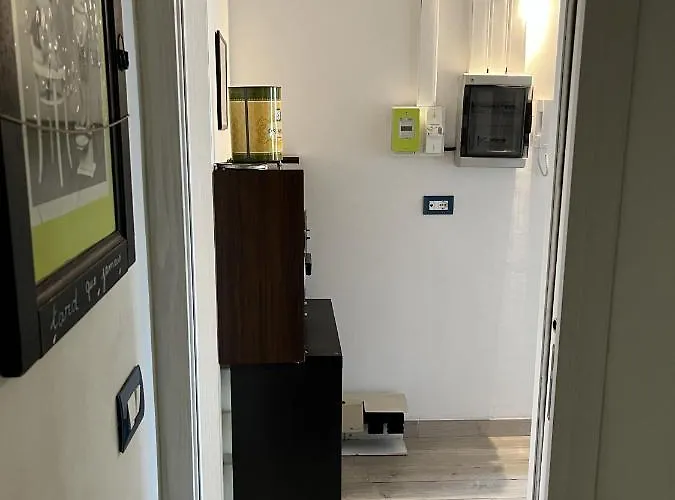 Grand F2 60mq Centre Antibes, Proche Plages, Commerces, 2 Balcons, Parking, Train, Bus, Deco Vintage, Pet Friendly *